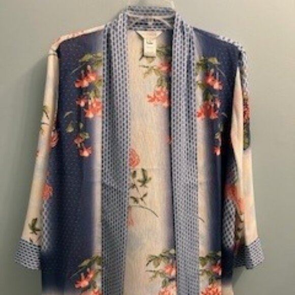 Woman's Floral Topper - Picture 5 of 5